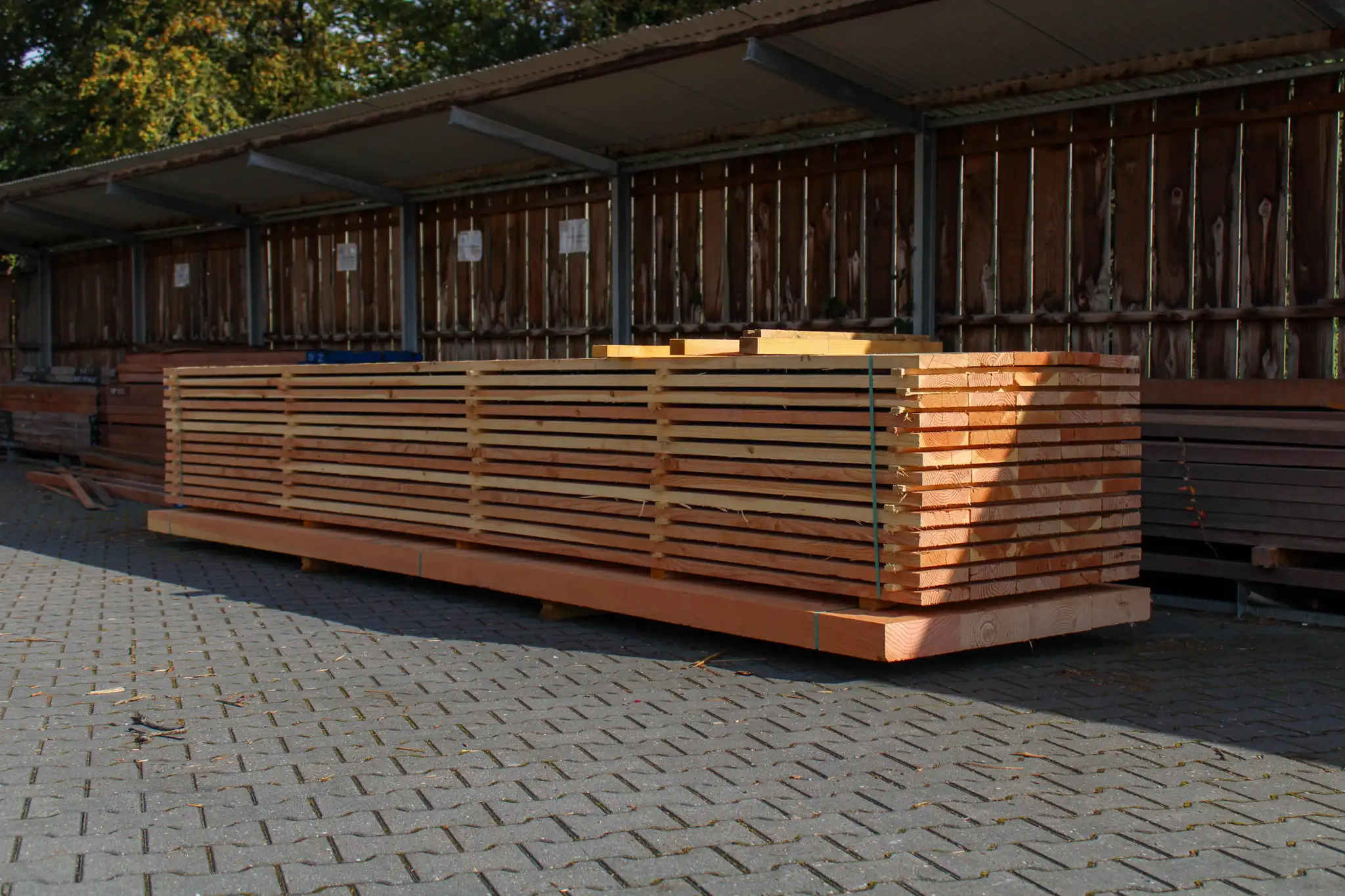 Houtstapel gereed voor levering