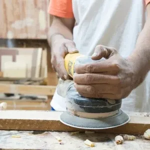 Bezaagd of geschaafd